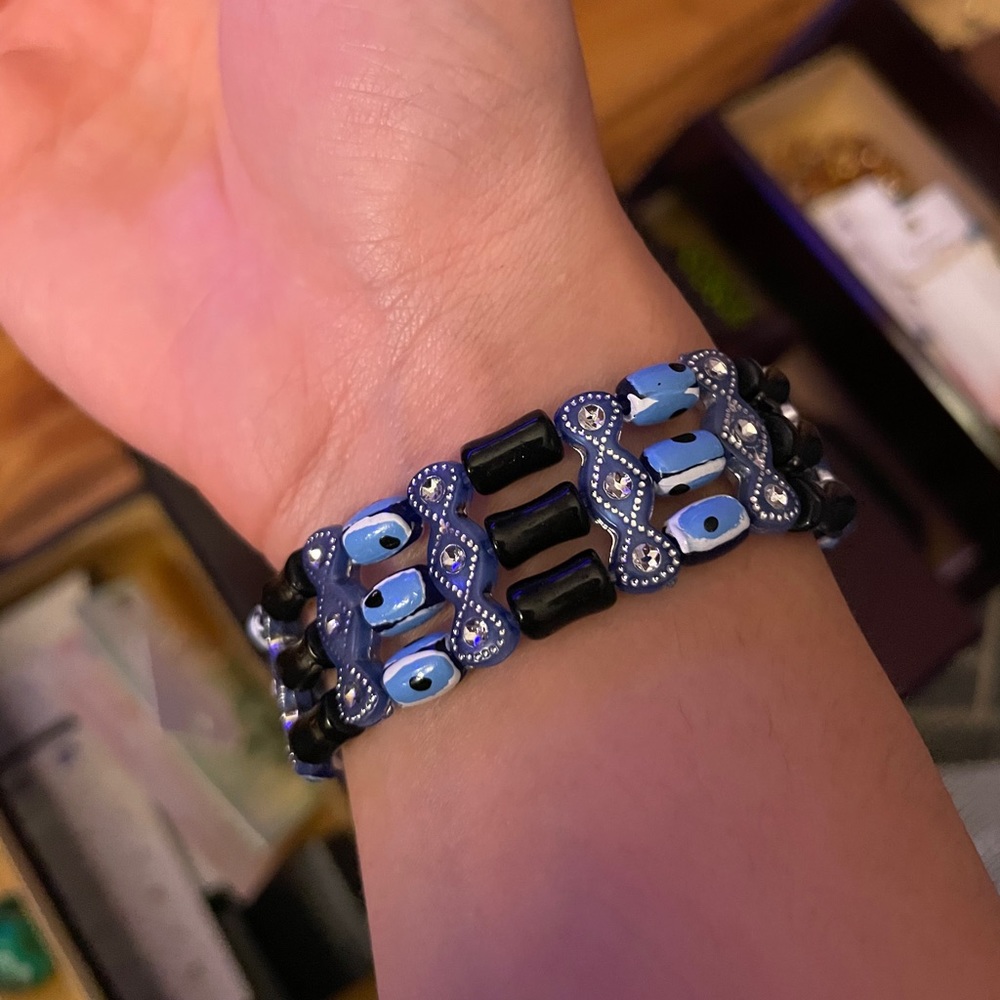 Blue bead worn against the evil eye - Picture 2 of 4